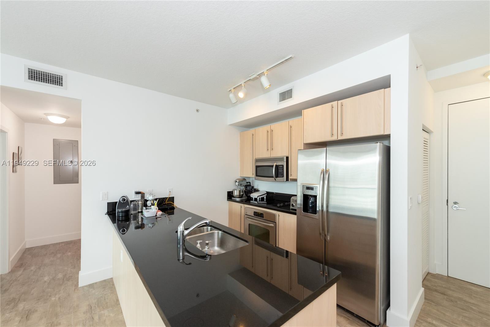 79 SW 12th St Unit: 1911-S