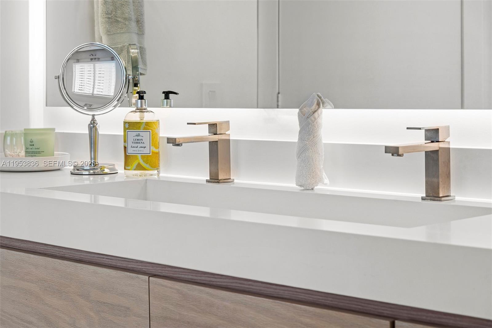 791 Crandon Blvd # 901