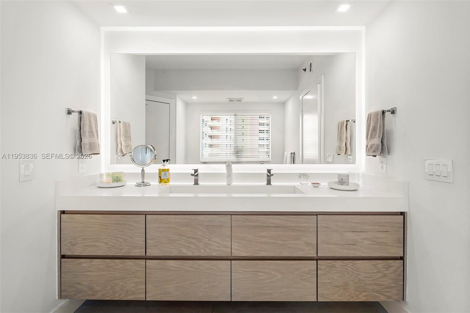 791 Crandon Blvd # 901