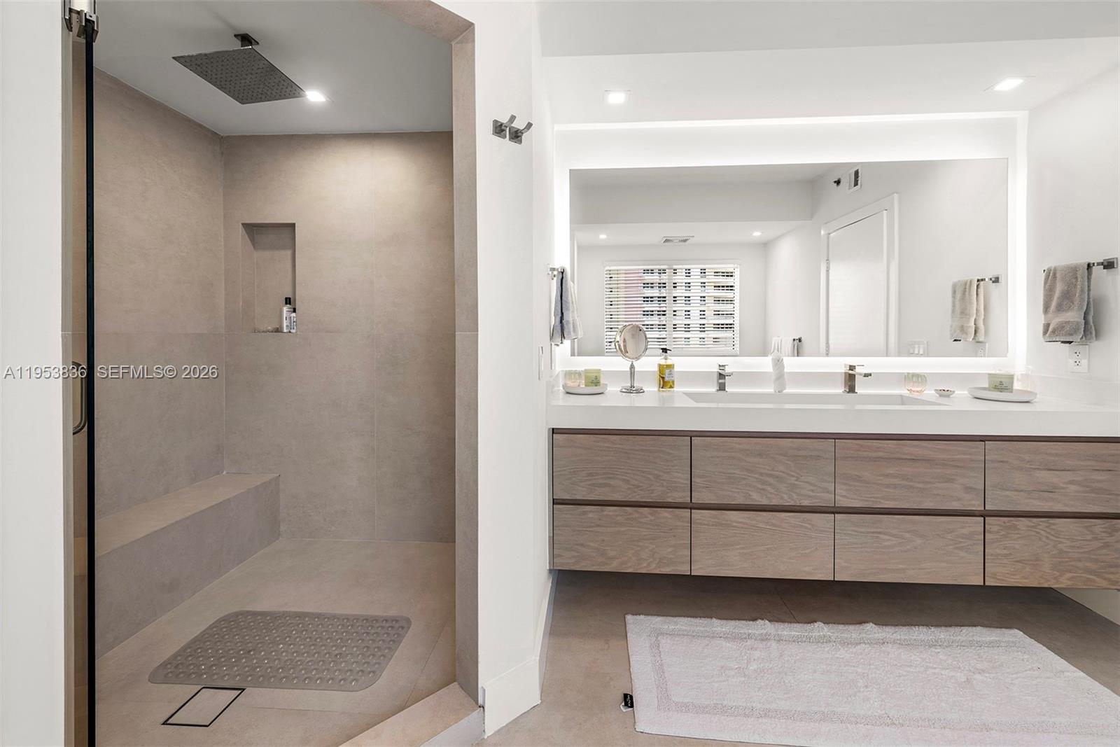 791 Crandon Blvd # 901