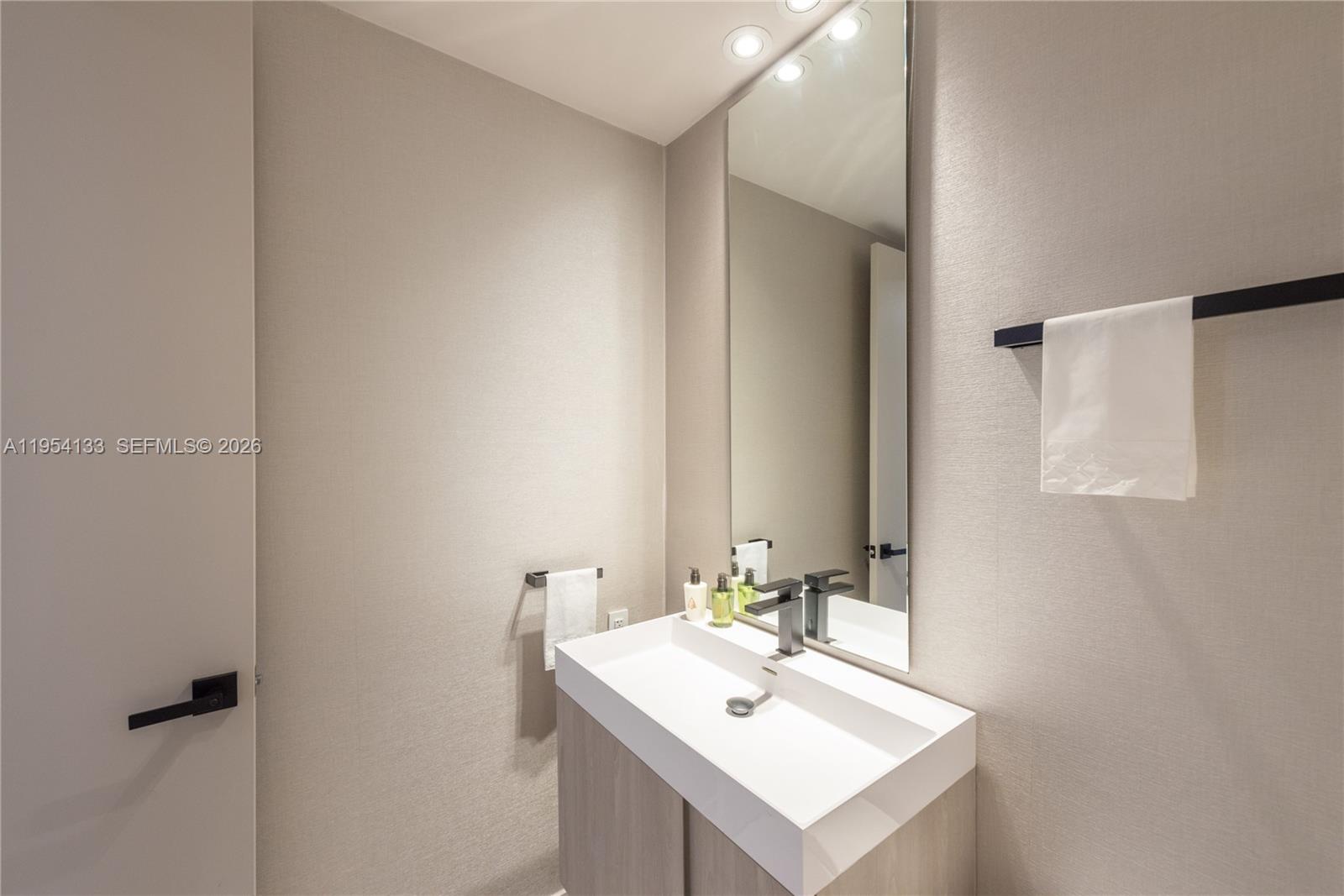 251 Crandon Blvd # 306