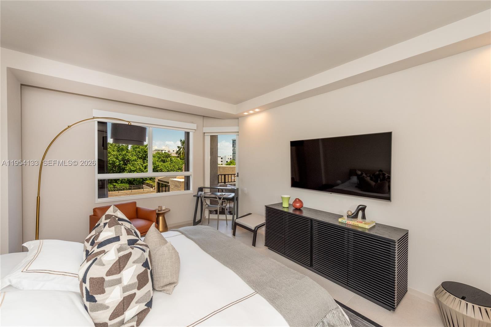 251 Crandon Blvd # 306