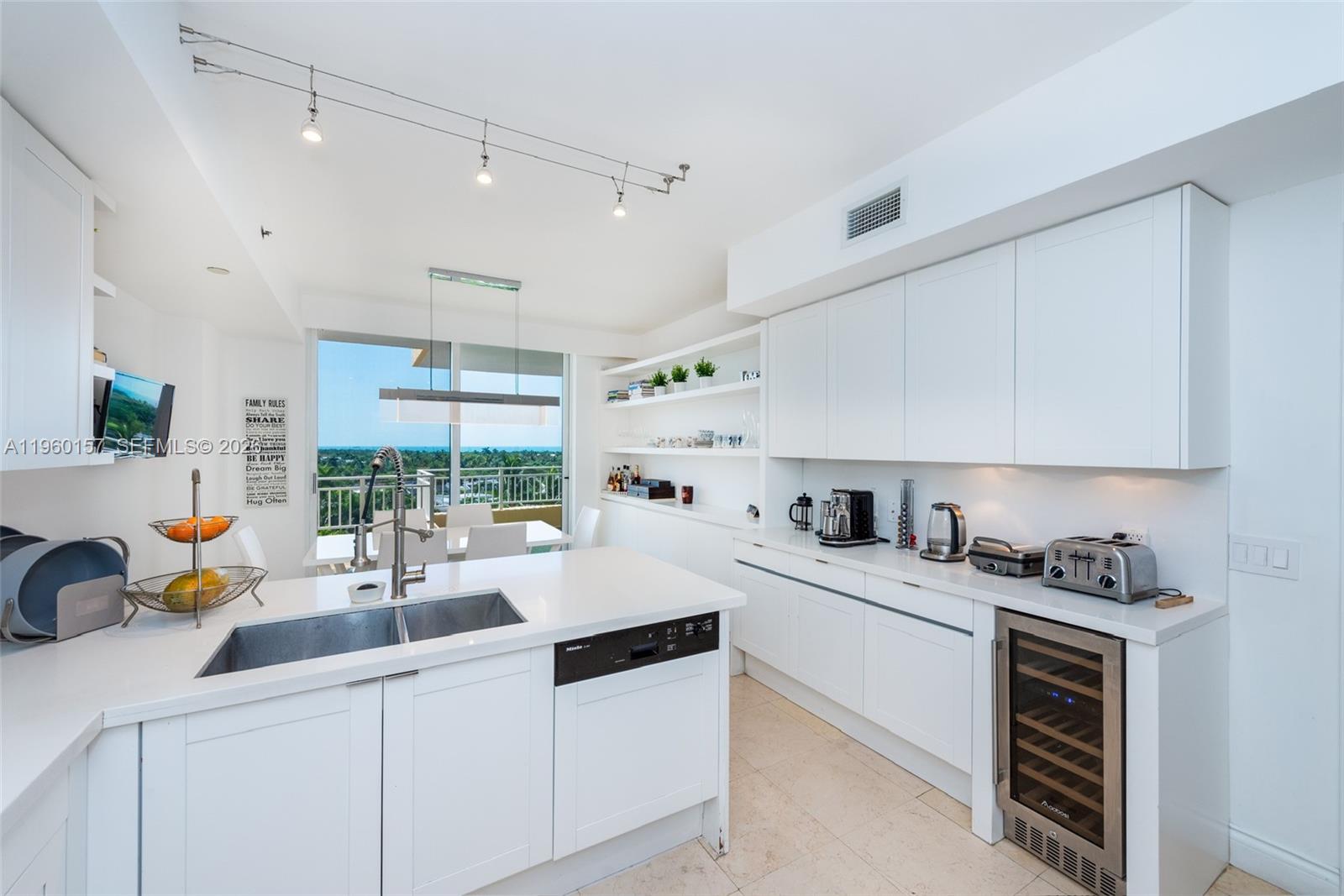 799 Crandon Blvd # 605