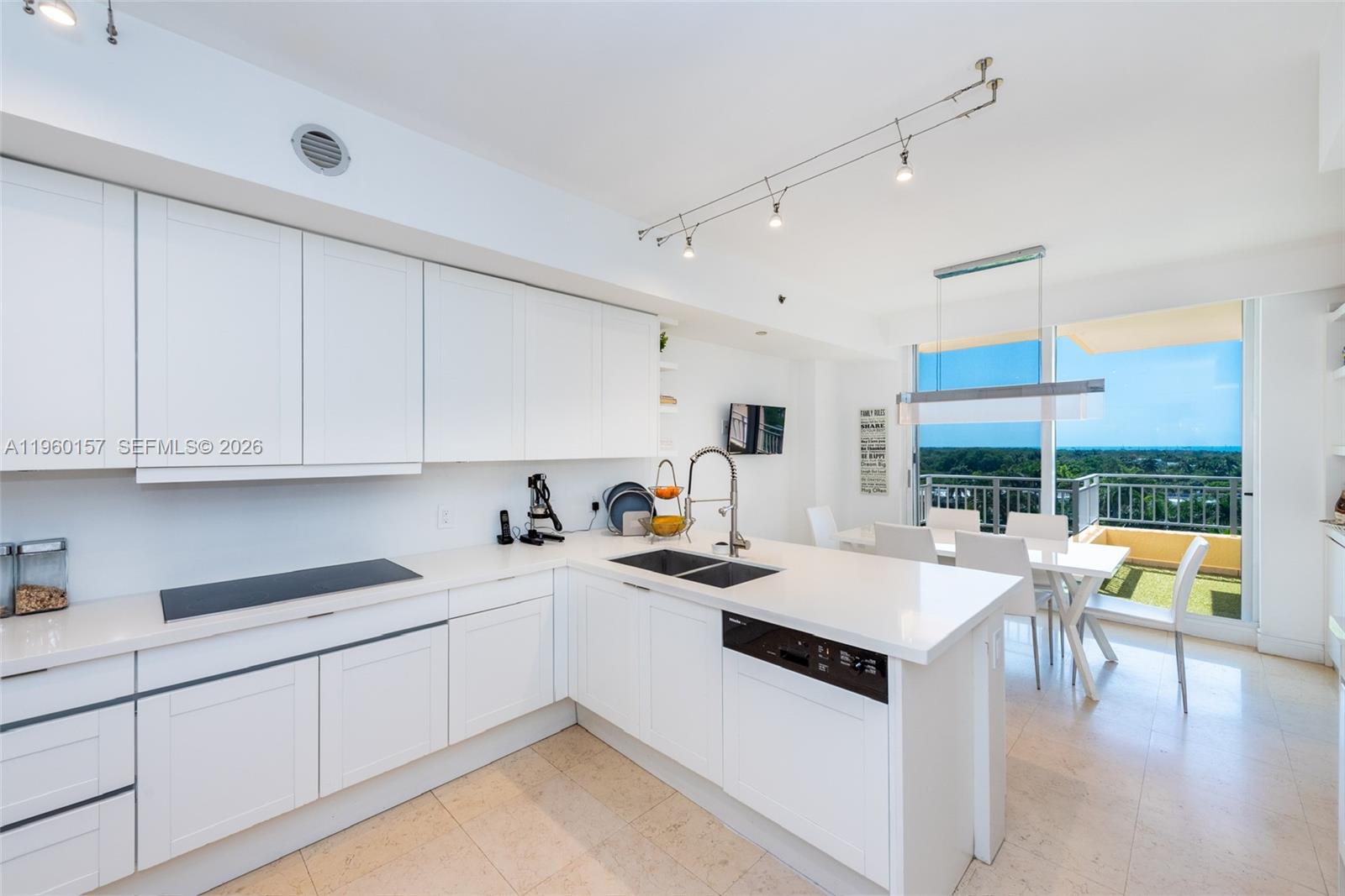 799 Crandon Blvd # 605