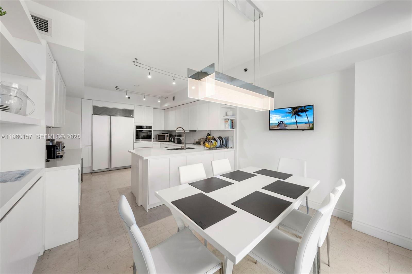 799 Crandon Blvd # 605