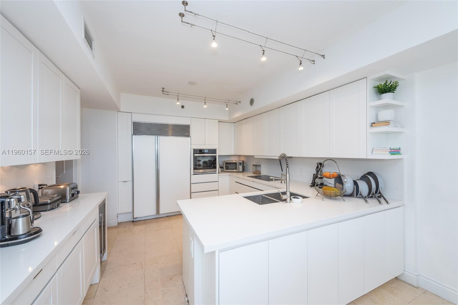 799 Crandon Blvd # 605