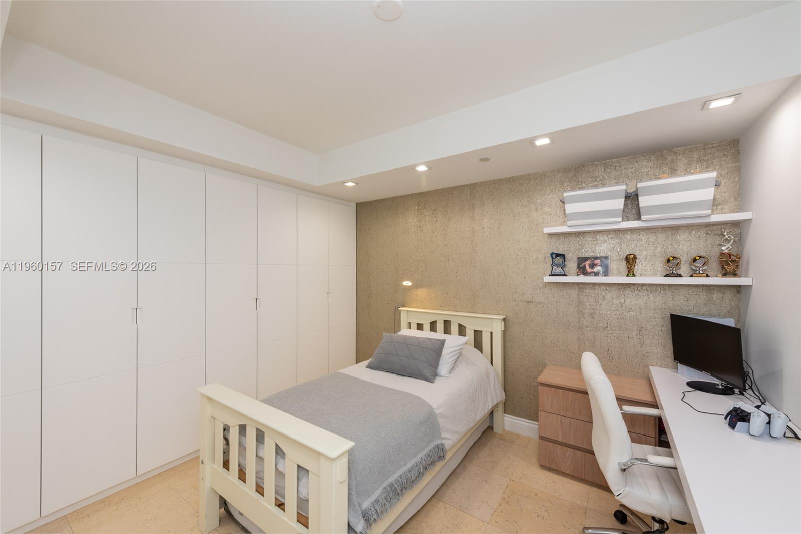 799 Crandon Blvd # 605