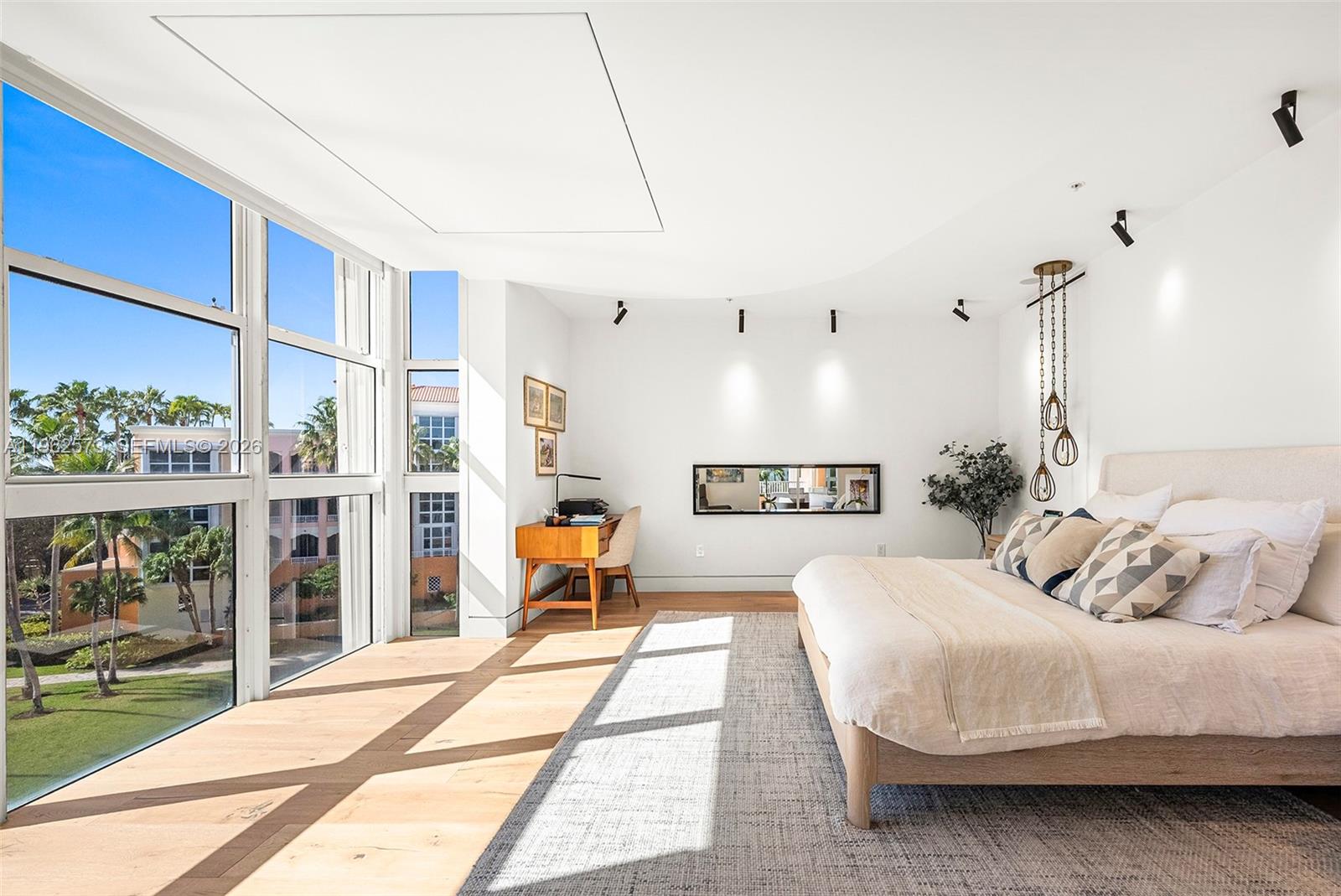 747 Crandon Blvd # 409