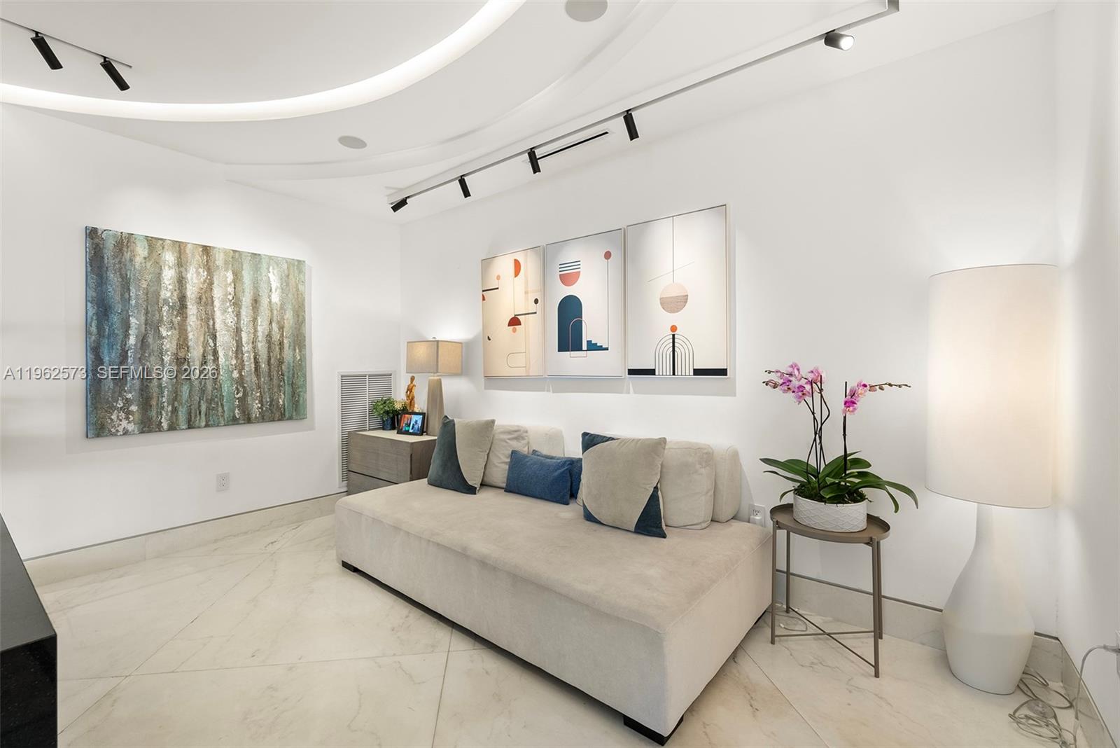 747 Crandon Blvd # 409