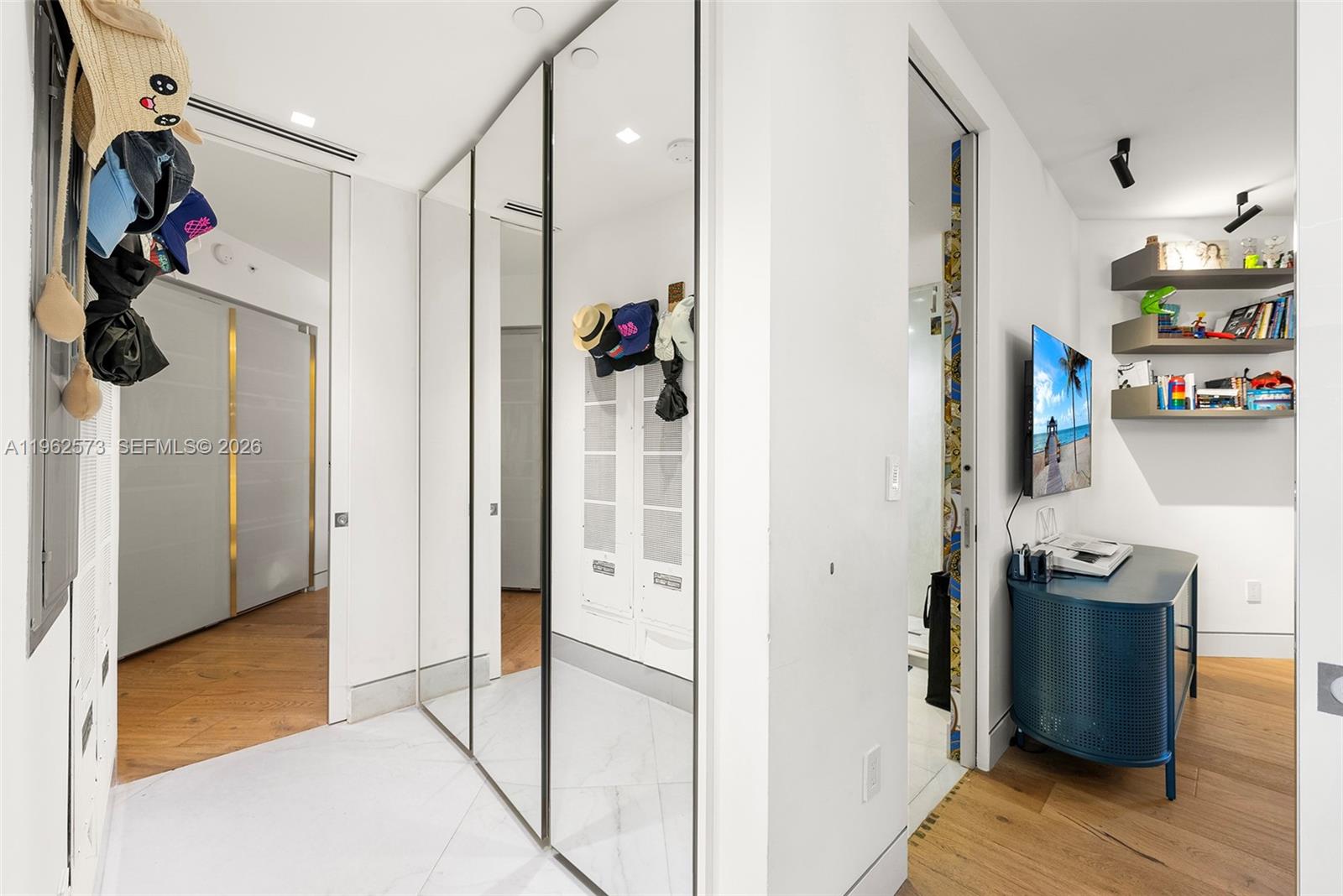 747 Crandon Blvd # 409