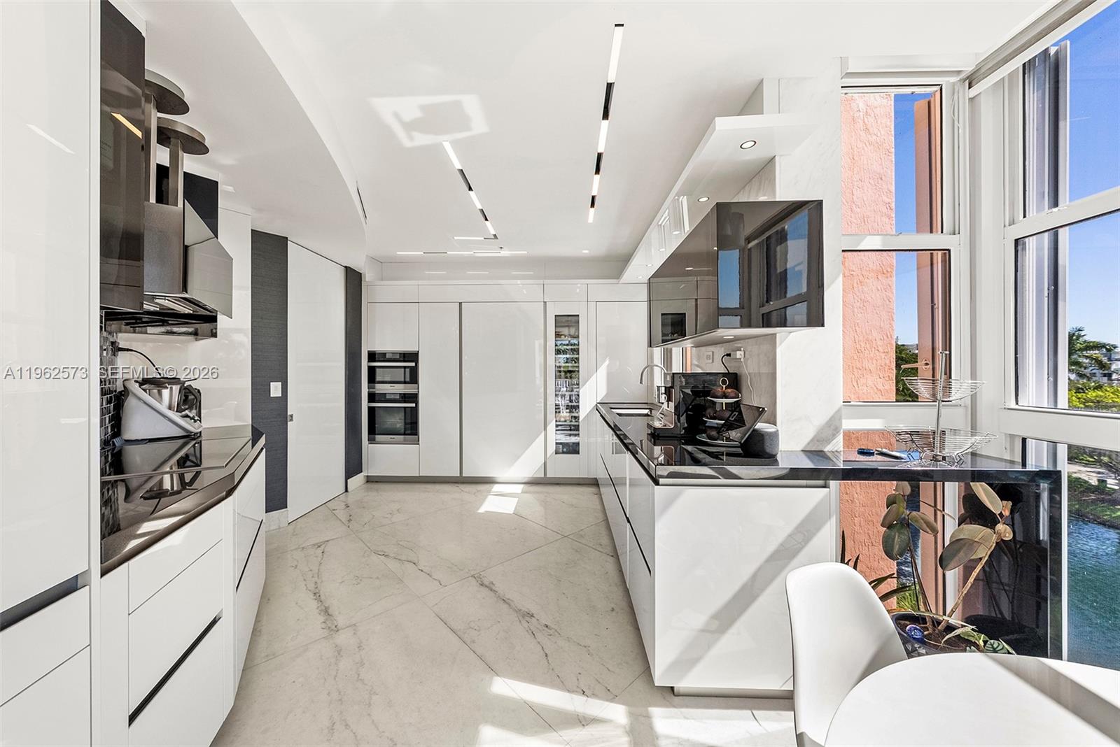 747 Crandon Blvd # 409