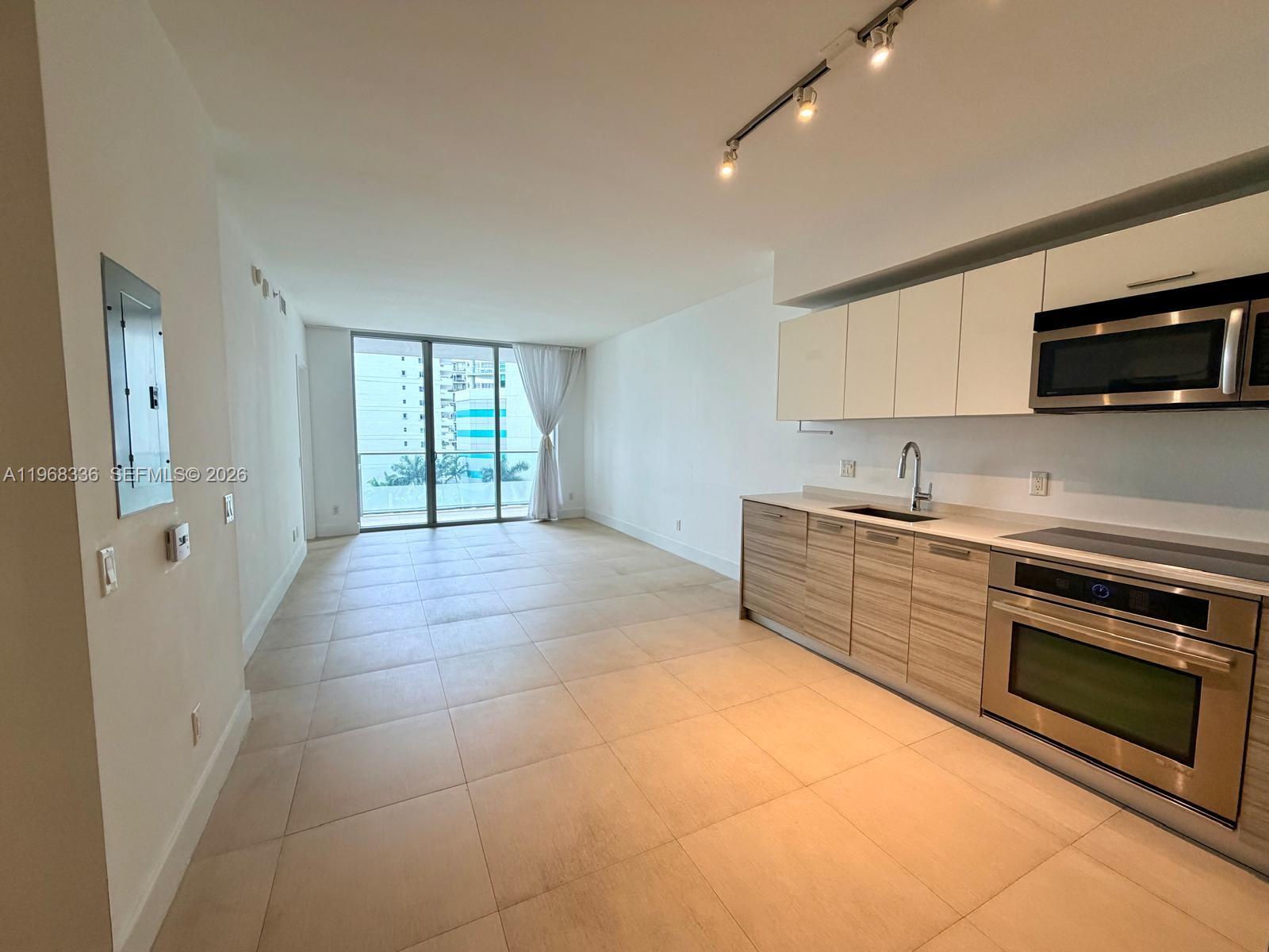1300 Brickell Bay Dr # 607