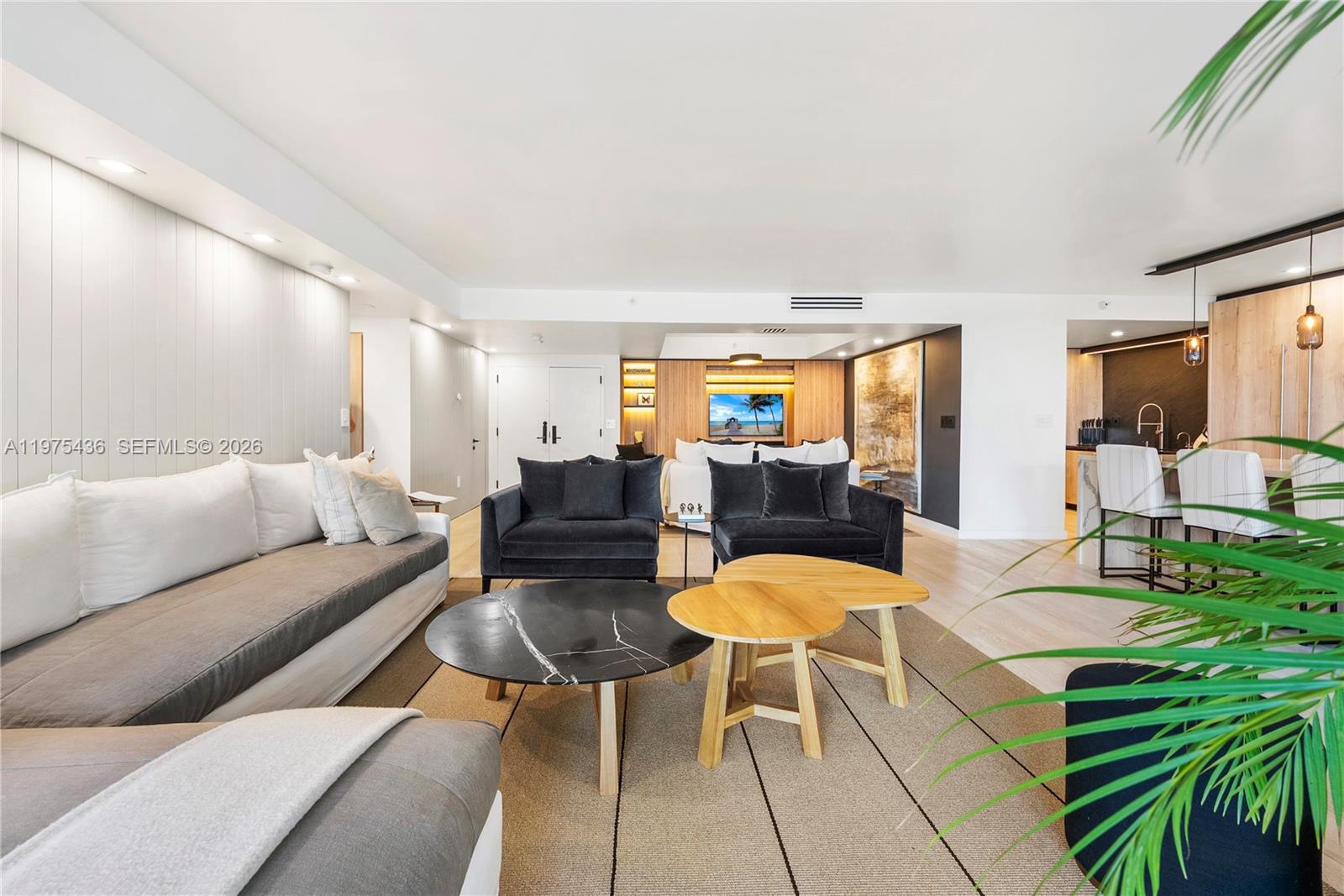 10205 Collins Ave # 605