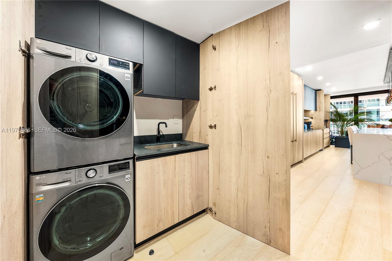 10205 Collins Ave # 605