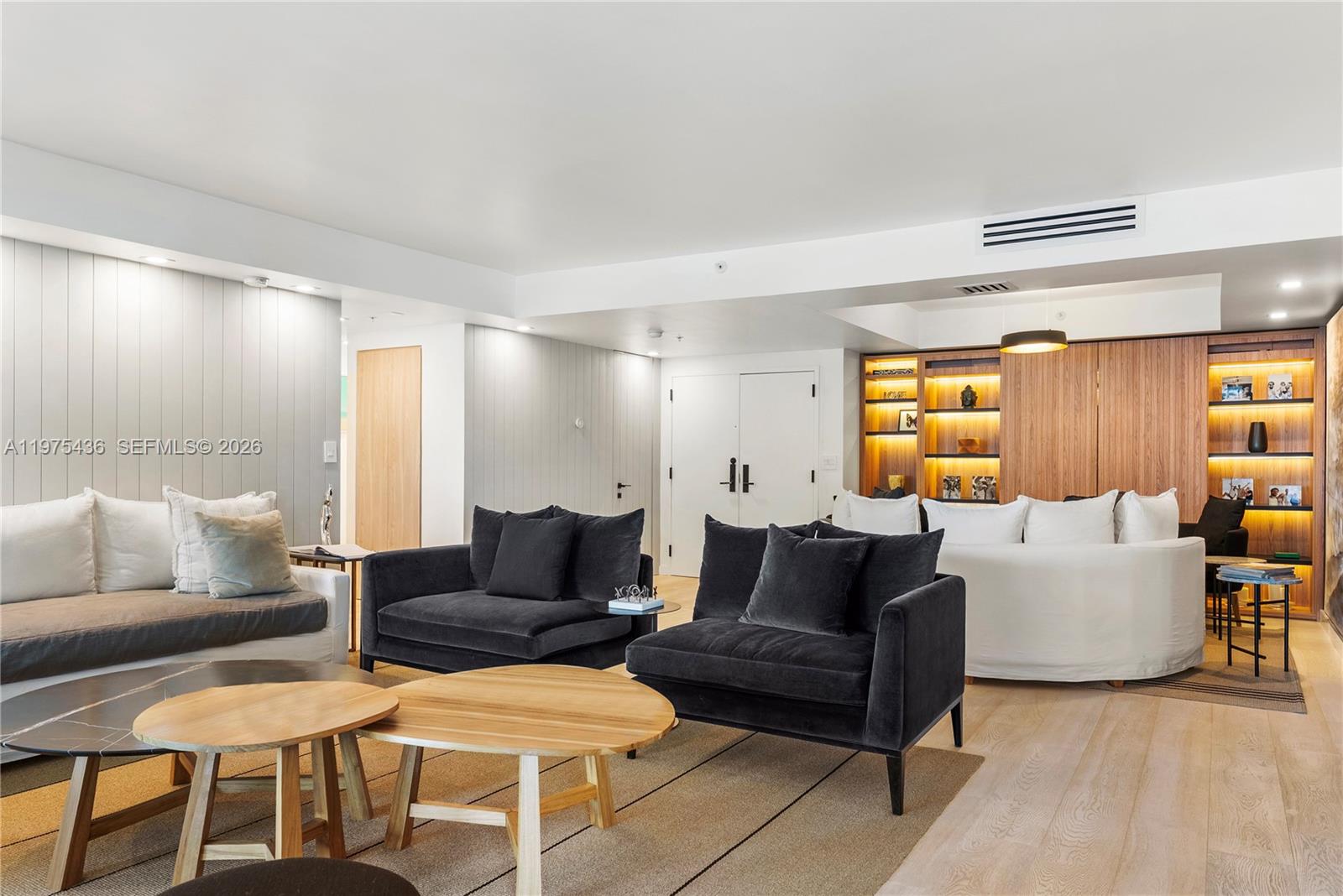 10205 Collins Ave # 605