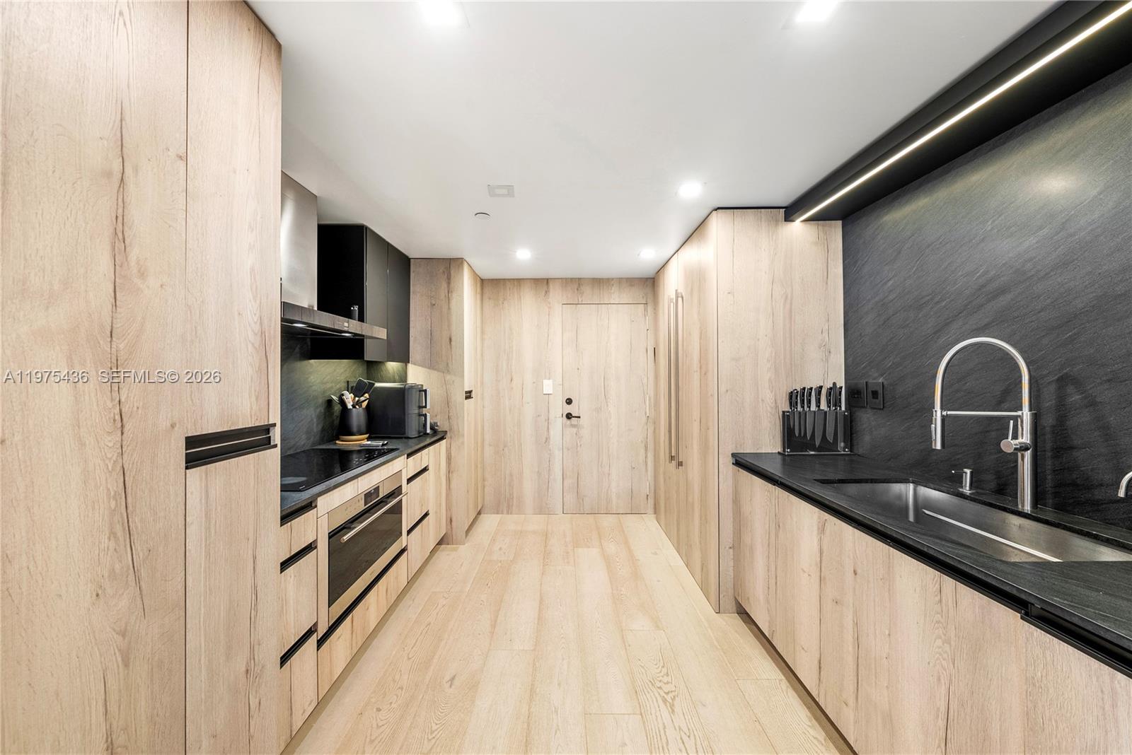 10205 Collins Ave # 605