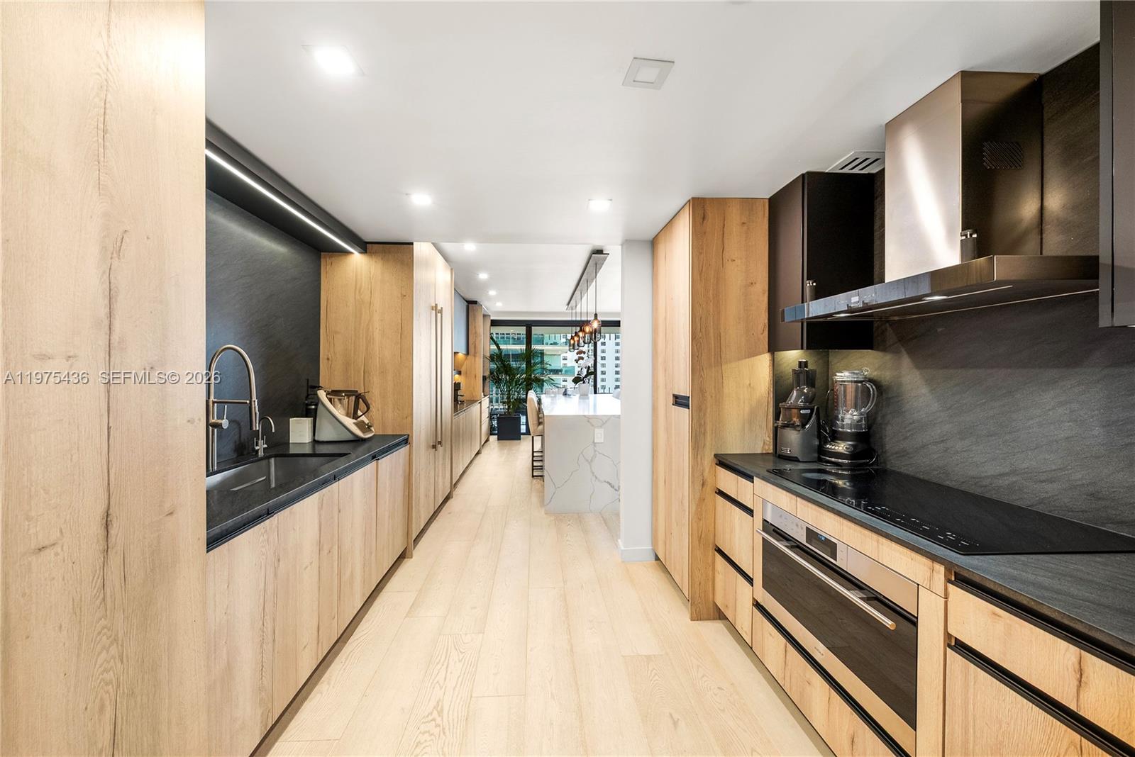 10205 Collins Ave # 605