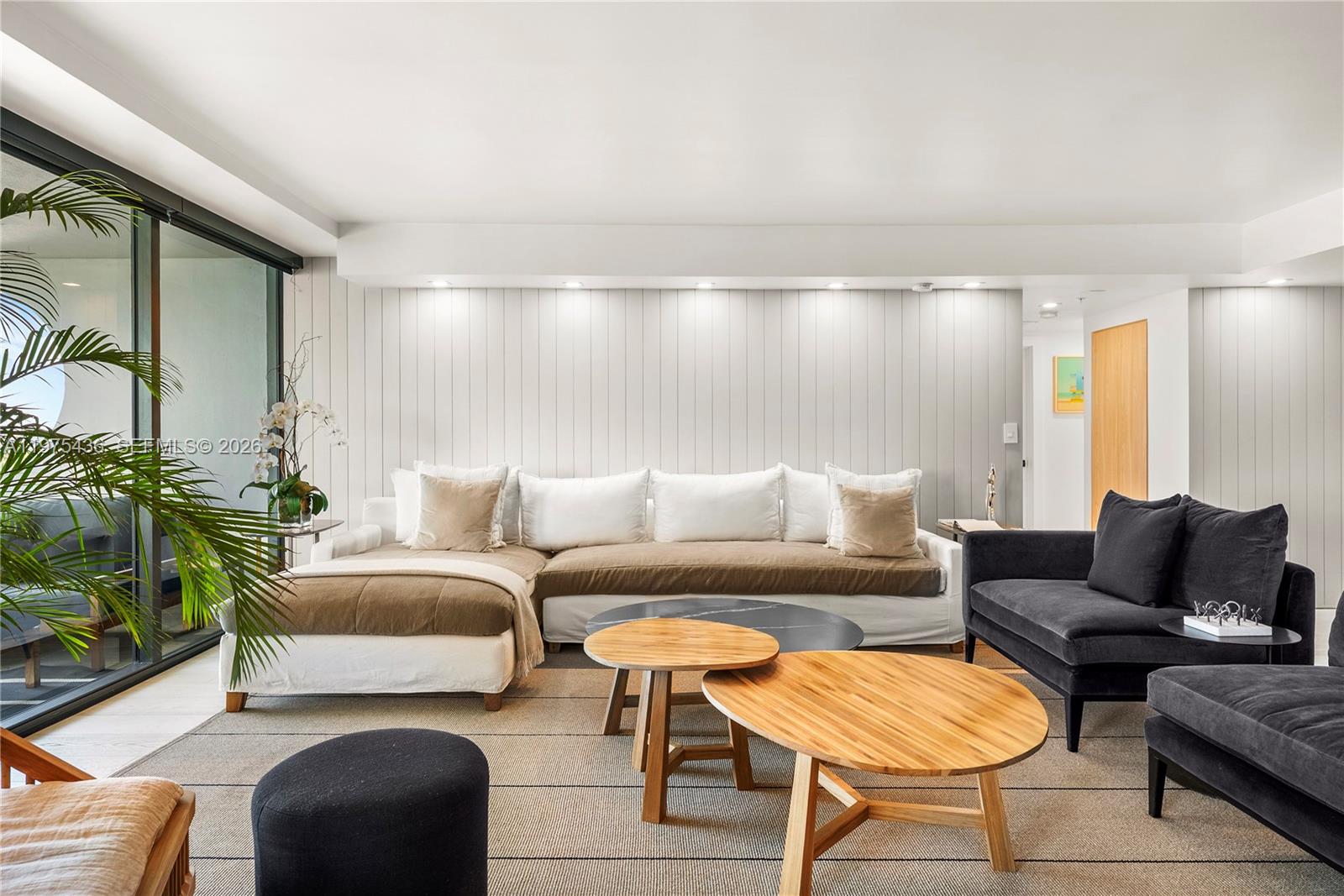 10205 Collins Ave # 605