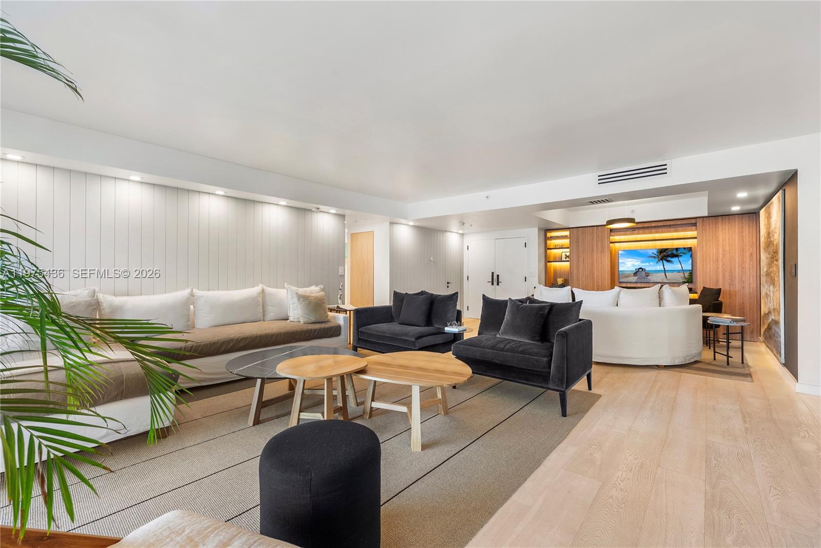 10205 Collins Ave # 605