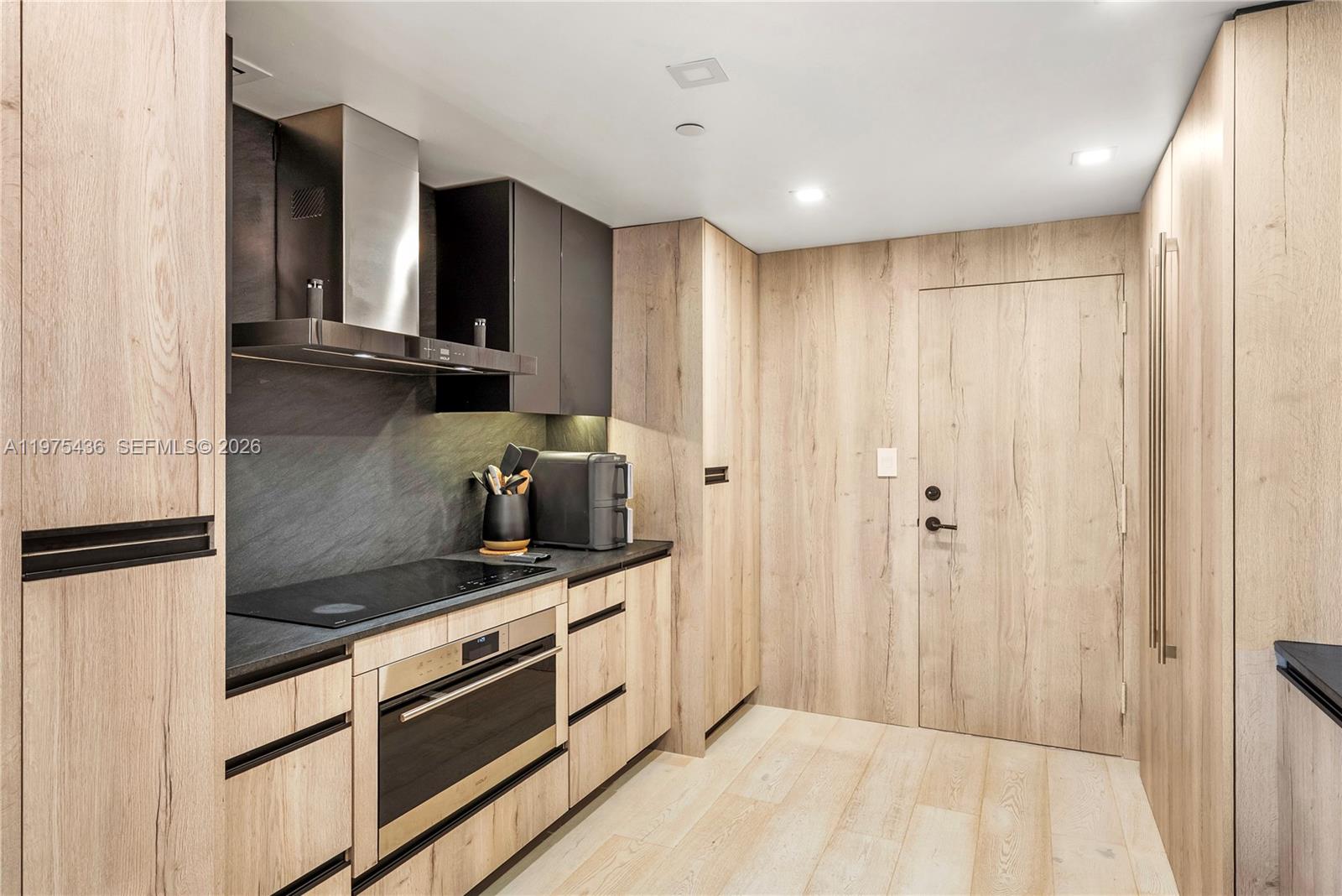 10205 Collins Ave # 605