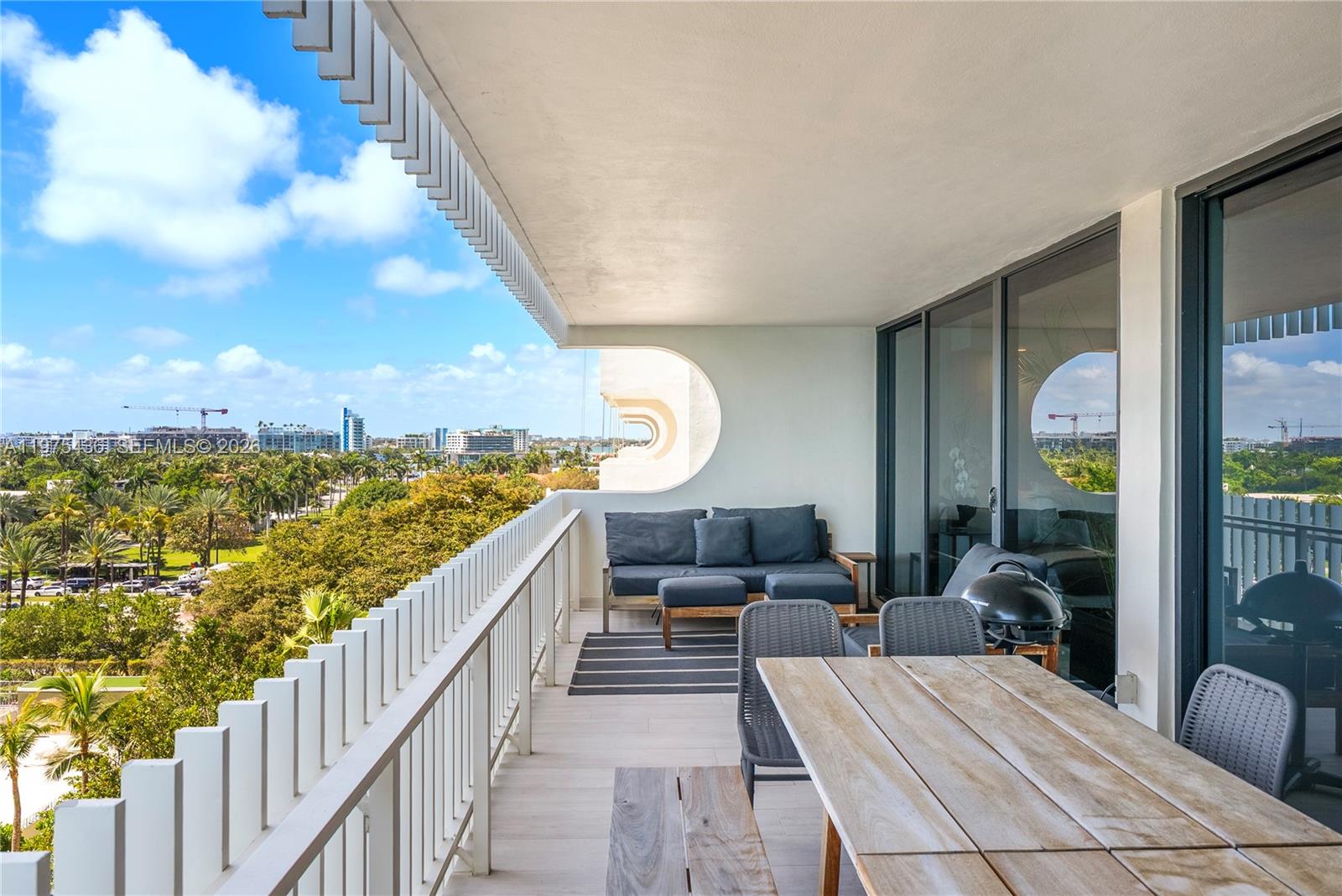 10205 Collins Ave # 605