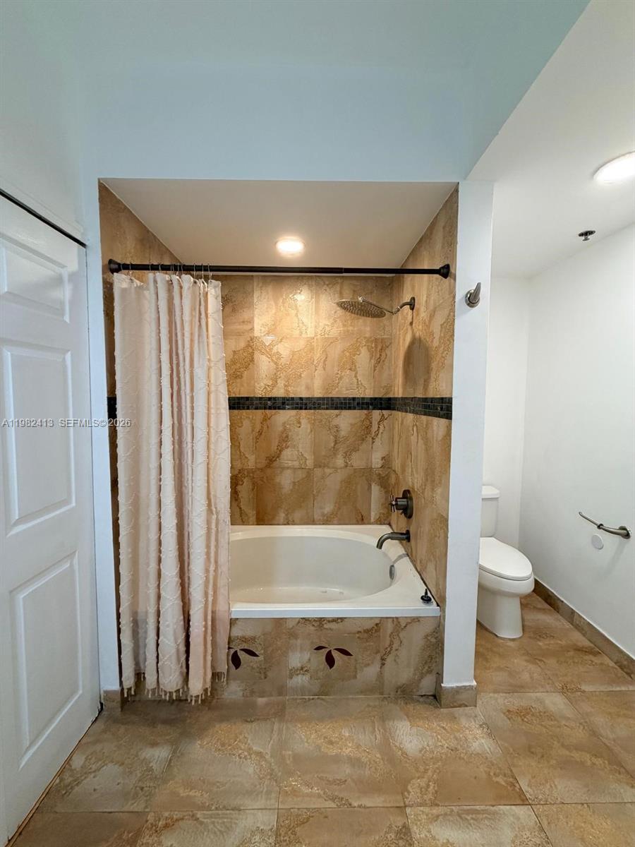 3165 NE 184th St # 6102