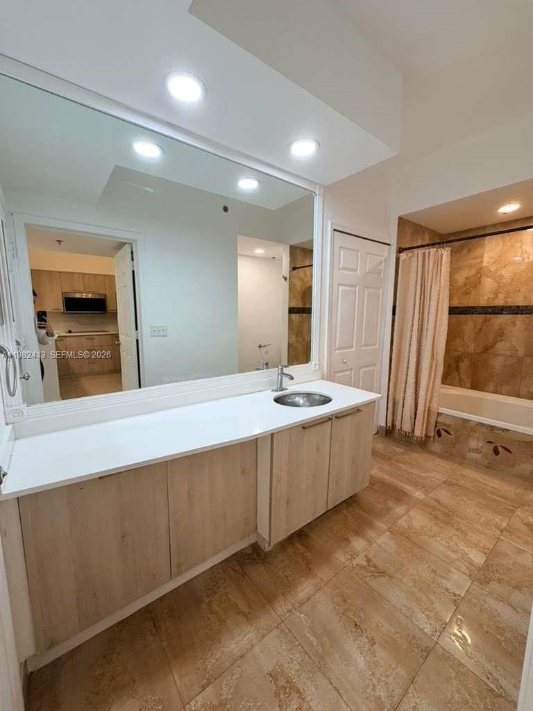 3165 NE 184th St # 6102