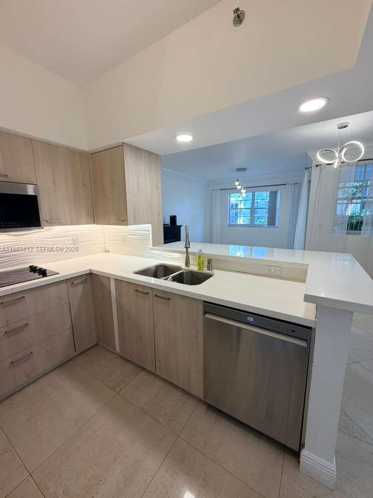 3165 NE 184th St # 6102