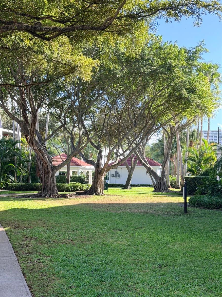 3165 NE 184th St # 6102