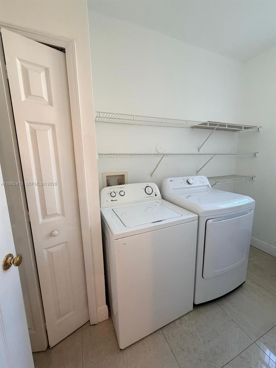 3165 NE 184th St # 6102