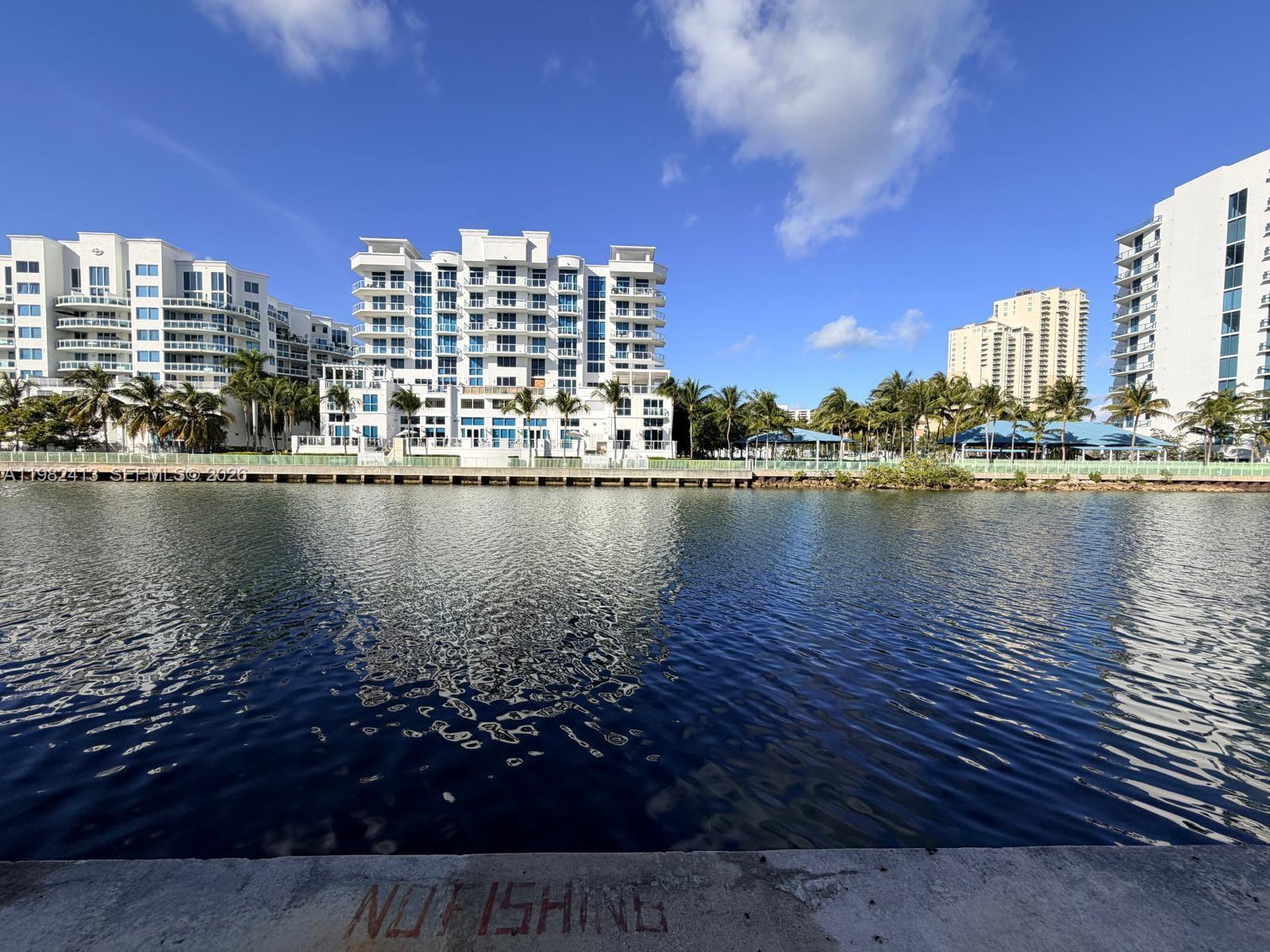 3165 NE 184th St # 6102