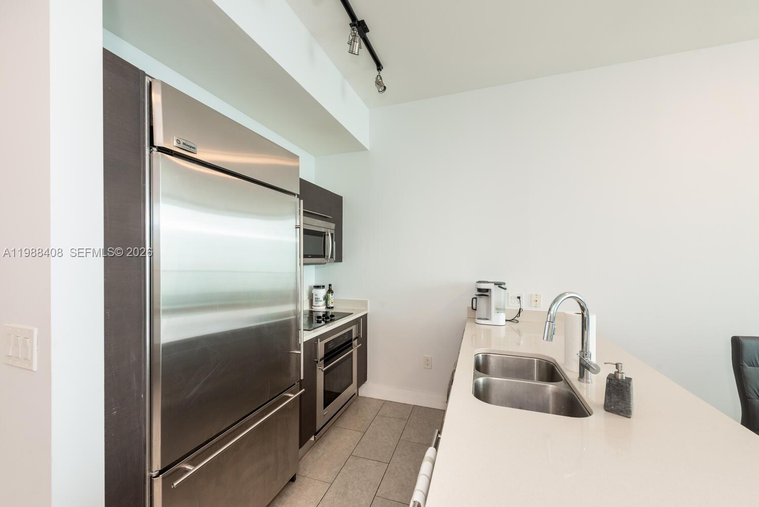 55 SE 6th St # 4200