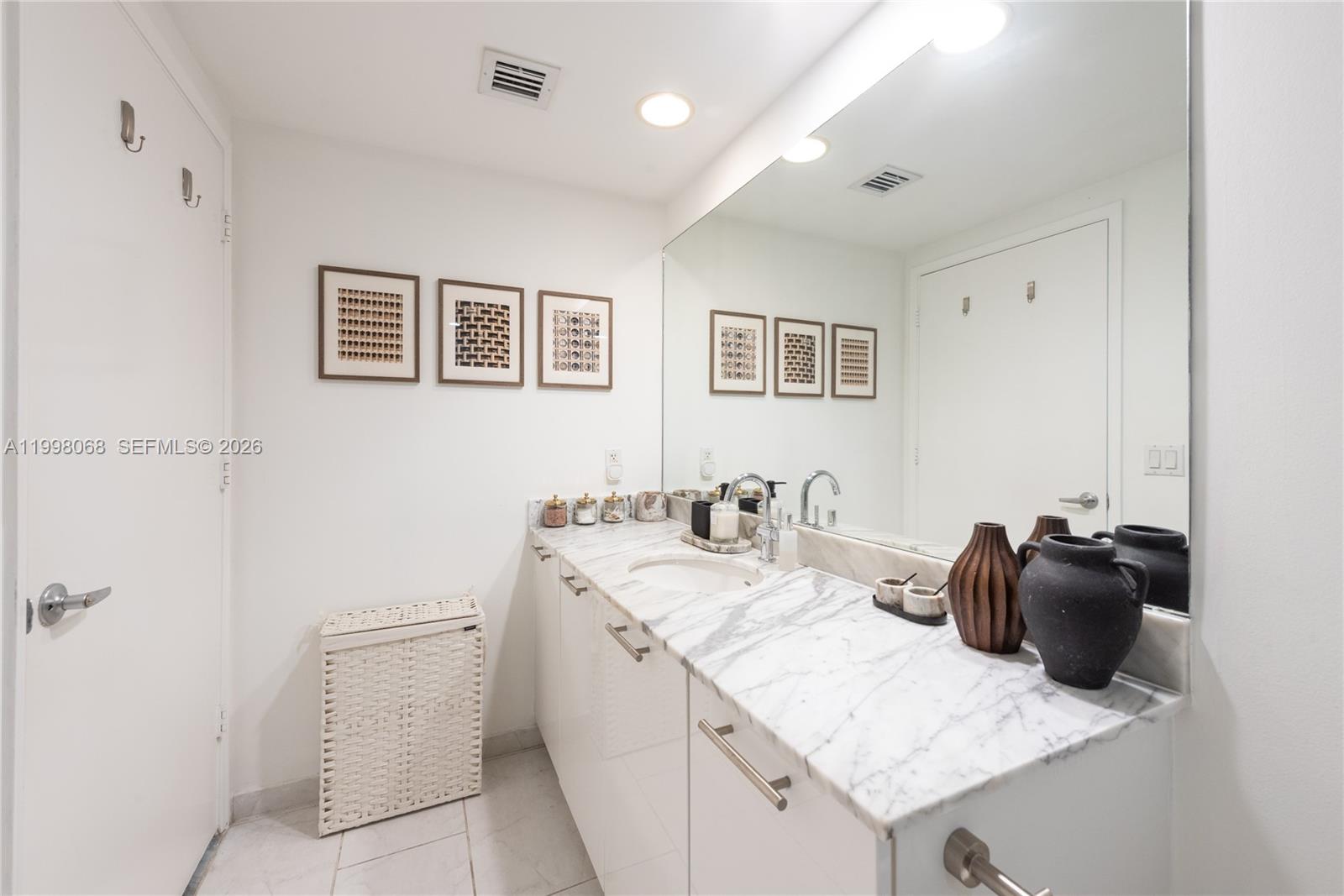 950 Brickell Bay Dr # 2304