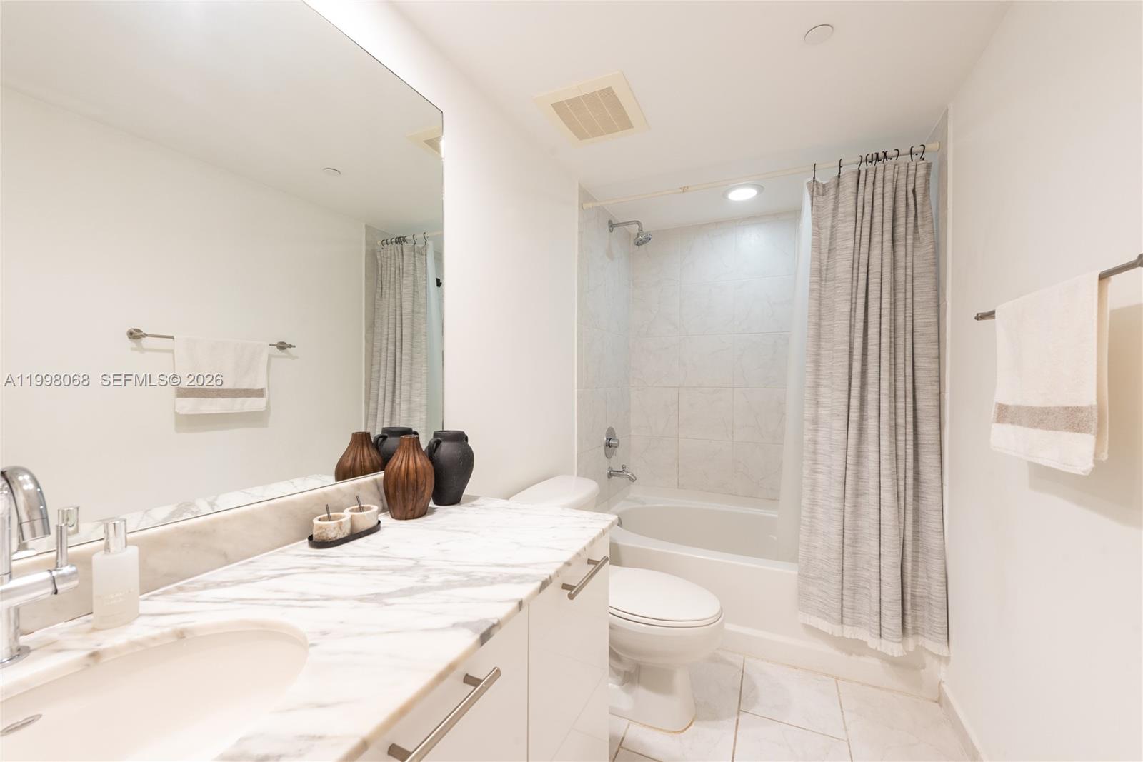 950 Brickell Bay Dr # 2304