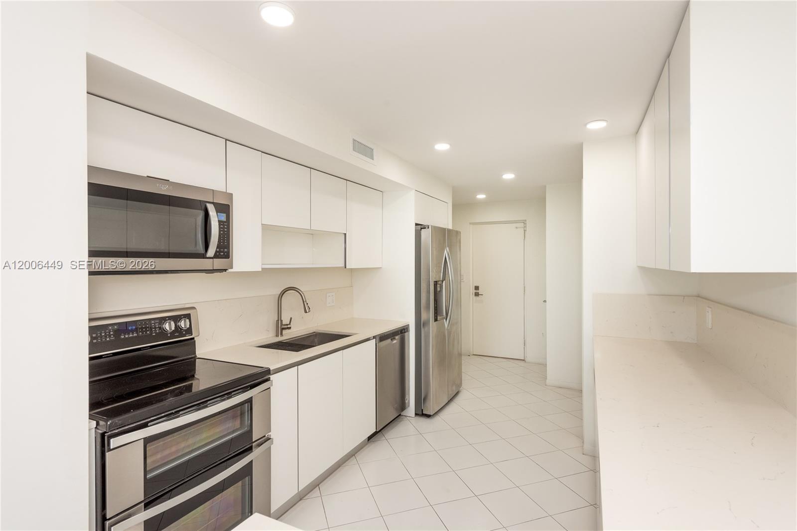 600 Grapetree Dr Unit: 8FS