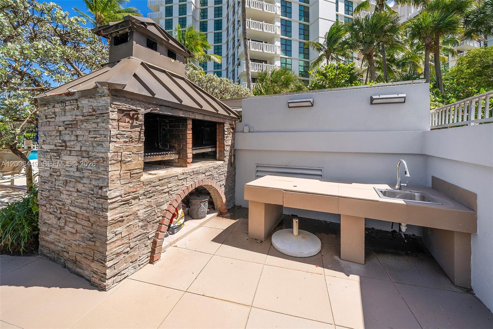 600 Grapetree Dr Unit: 8FS
