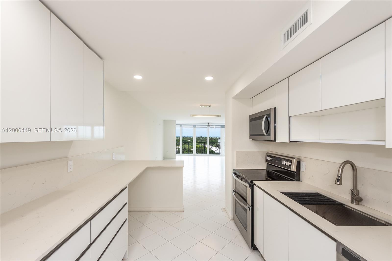 600 Grapetree Dr Unit: 8FS