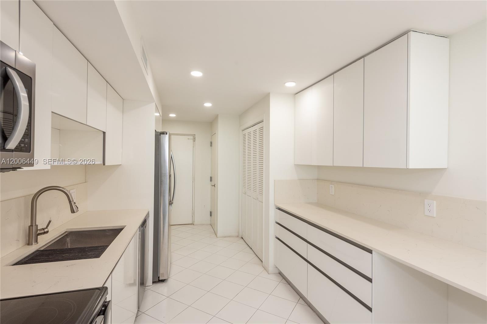 600 Grapetree Dr Unit: 8FS