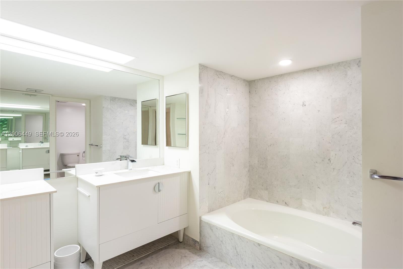 600 Grapetree Dr Unit: 8FS
