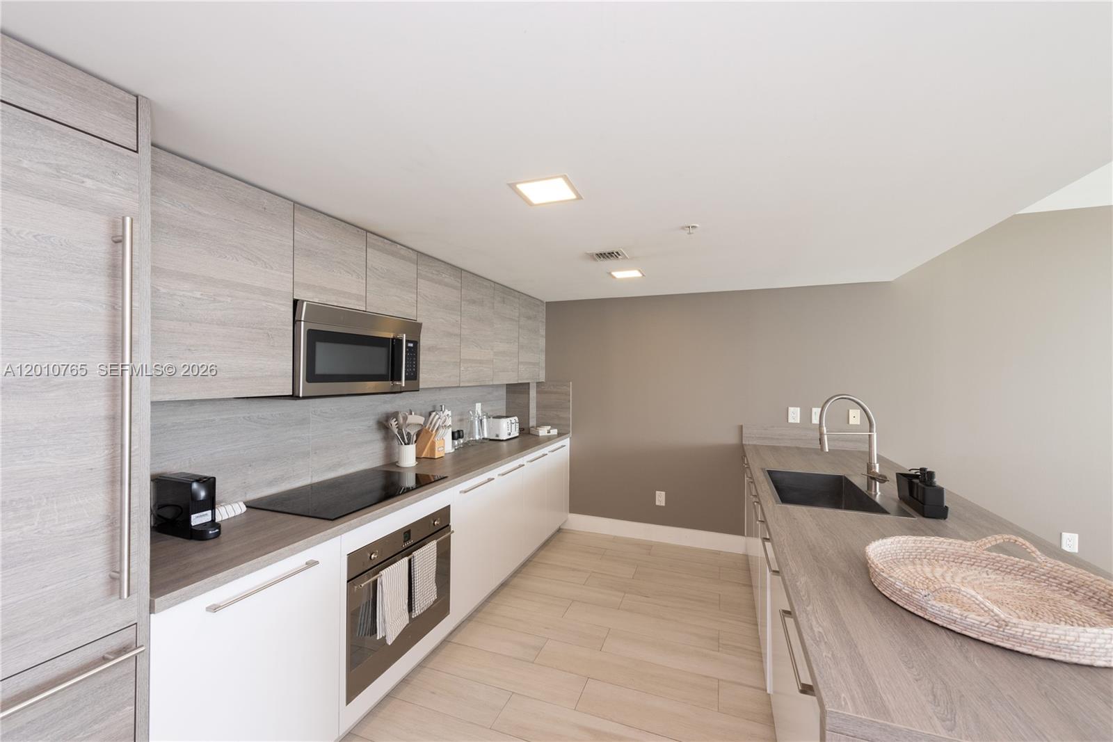 400 Sunny Isles Blvd # 1518
