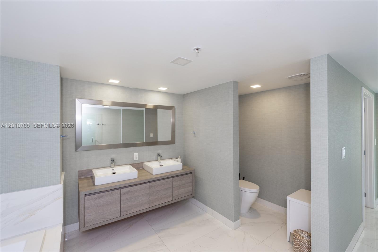 400 Sunny Isles Blvd # 1518