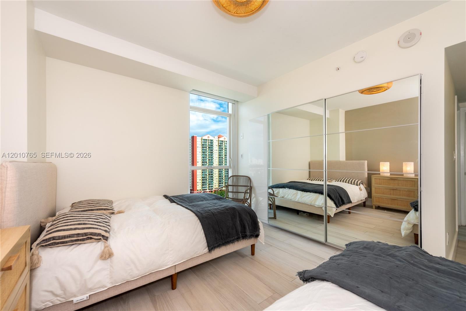 400 Sunny Isles Blvd # 1518