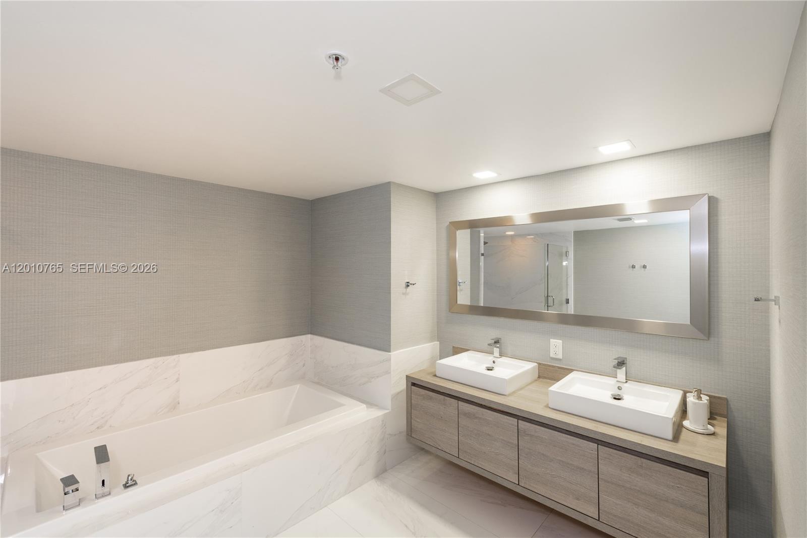 400 Sunny Isles Blvd # 1518