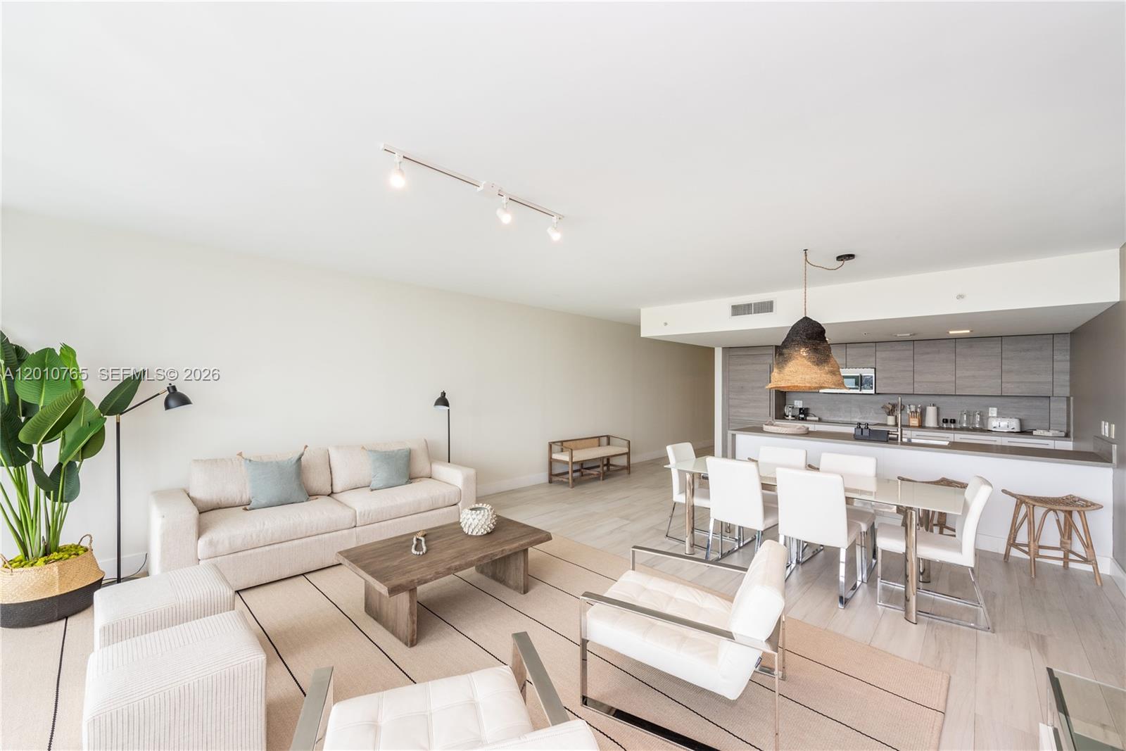 400 Sunny Isles Blvd # 1518
