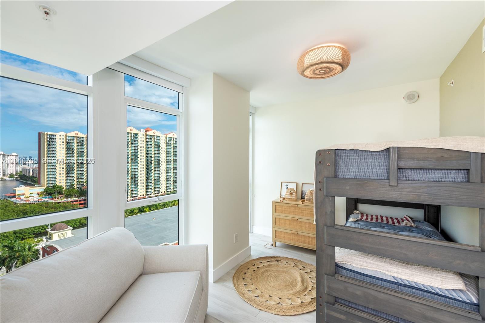 400 Sunny Isles Blvd # 1518