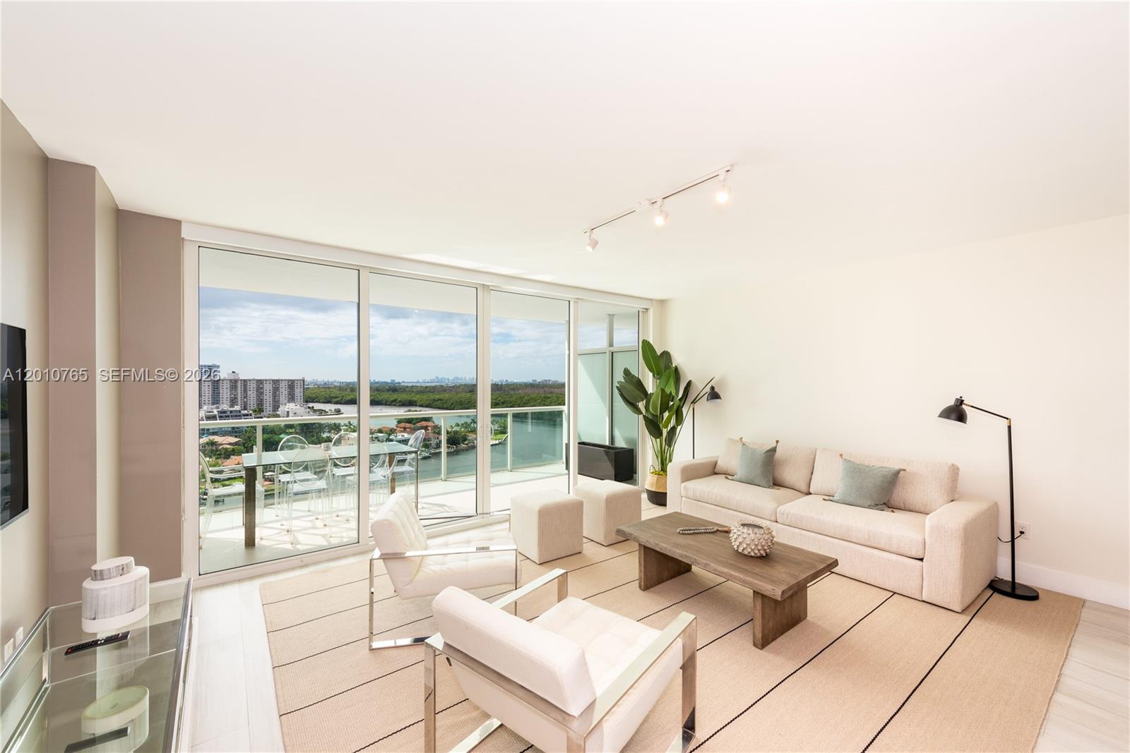 400 Sunny Isles Blvd # 1518