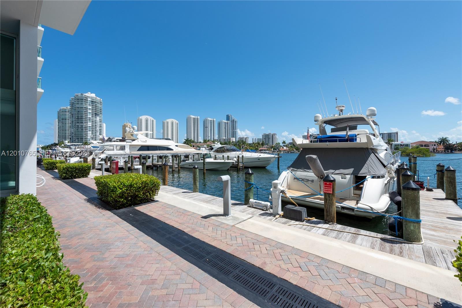 400 Sunny Isles Blvd # 1518