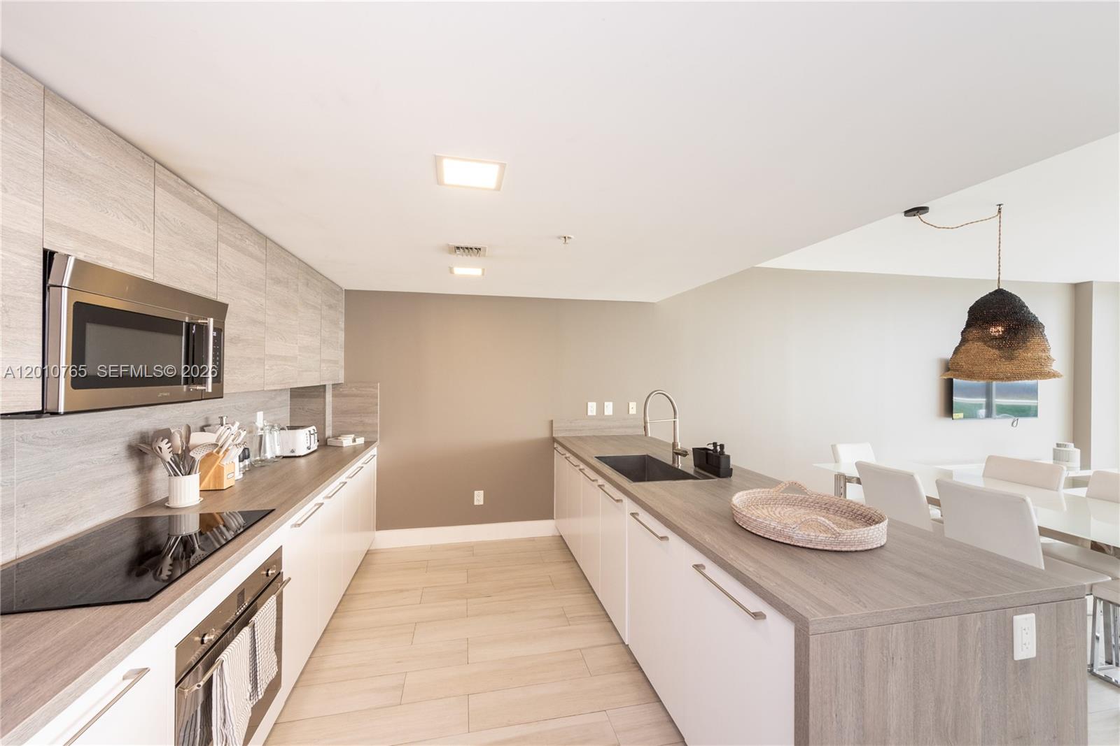 400 Sunny Isles Blvd # 1518