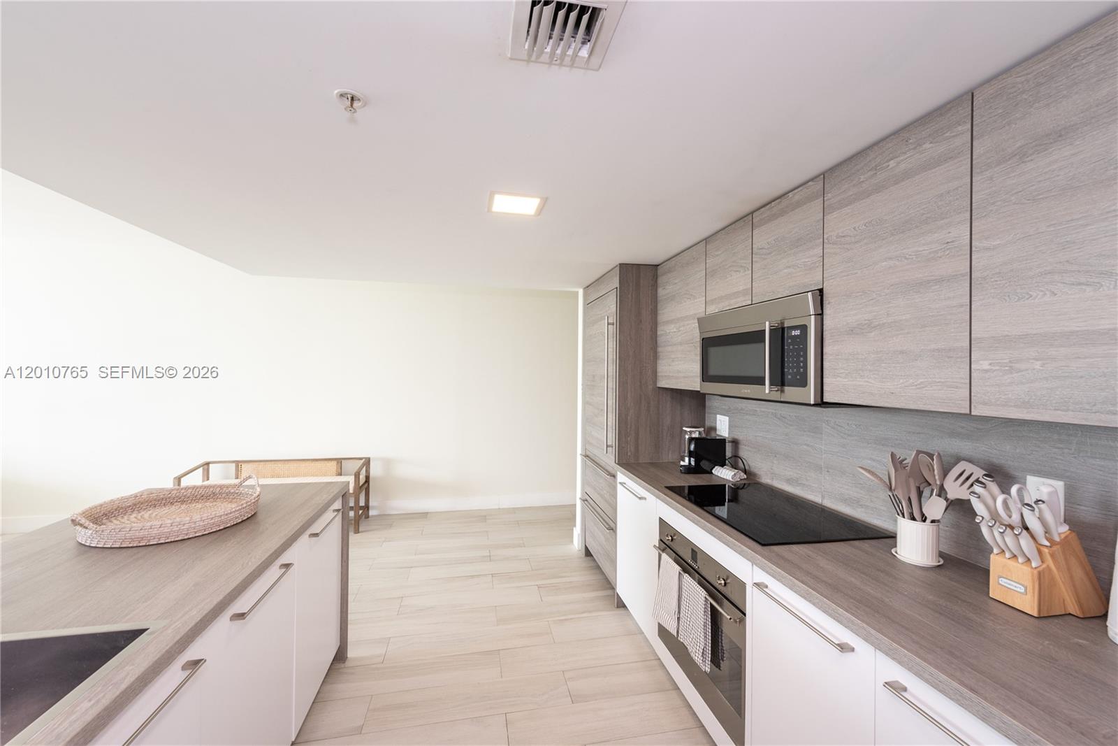 400 Sunny Isles Blvd # 1518