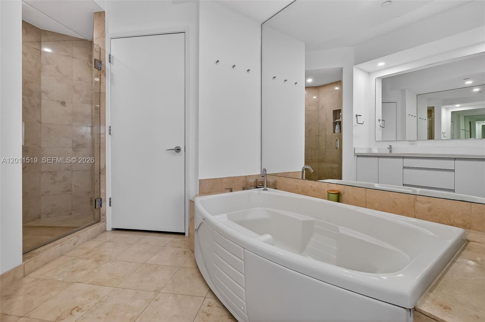 705 Crandon Blvd # 506